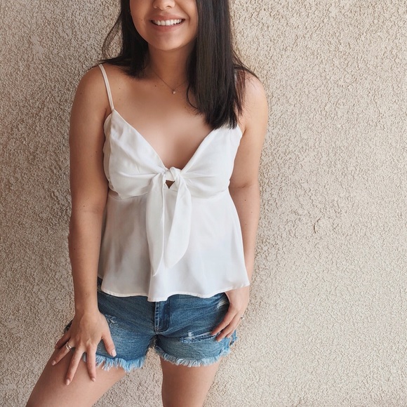 Last (M) •Alison White Tie Top - Picture 4 of 6